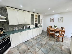 Kitchen- click for photo gallery
